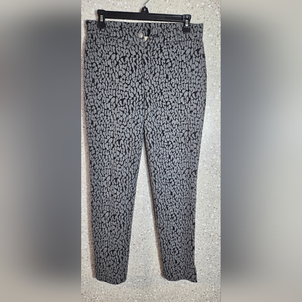 Stylish Gray Patterned - image 1